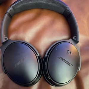 BOSE QuietComfort 35 (Series II) - ALEXA ENABLED Wireless, Noise Cancelling